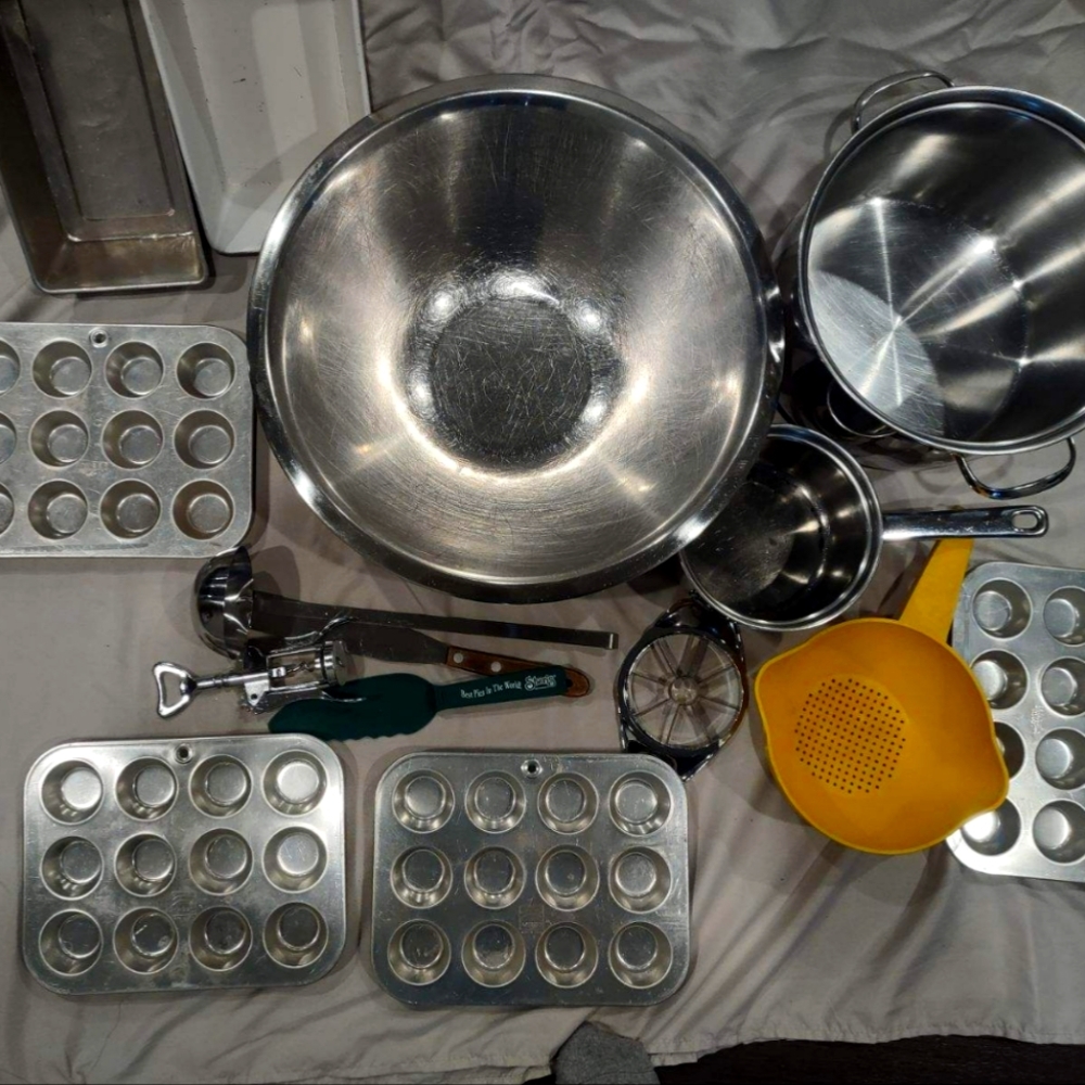 Miscellaneous Kitchen Stuff Mixing Bowls Bread Pans Vintage Tupperware Strainer